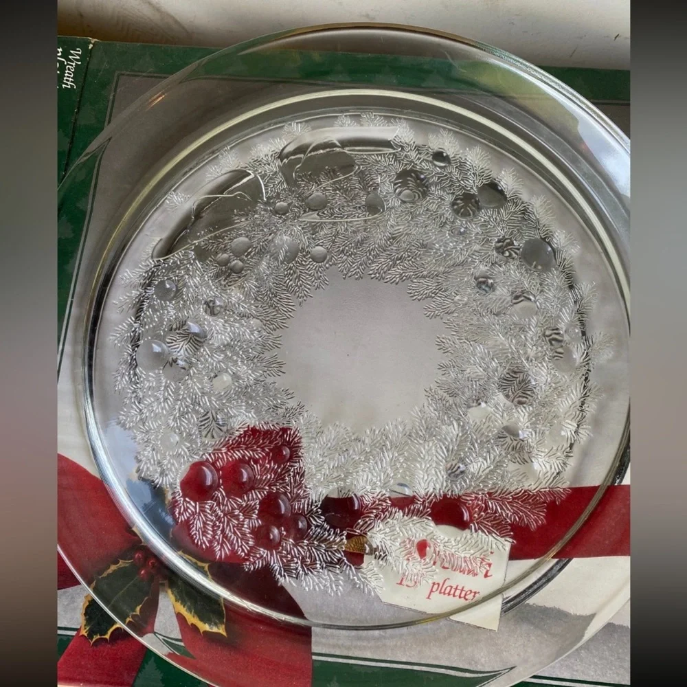 Vintage Indiana Glass Wreath 13